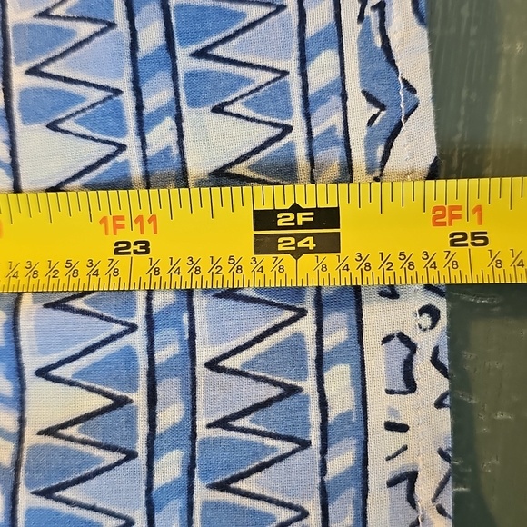 Vineyard Vines Blue Graphic‎ Sleeveless Blouse V Neck With Blue Trim Size Meduim - Picture 9 of 11